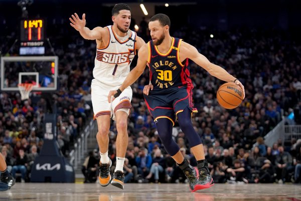 布克谈库里: 一直在为Nike招募这位最大牌的球鞋开脱球员