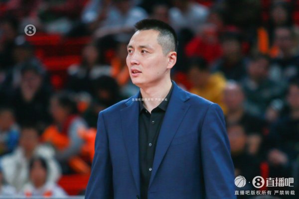 卢伟：咱们这场比赛总体防患为主 小节有点暴躁&需要经营扫视力