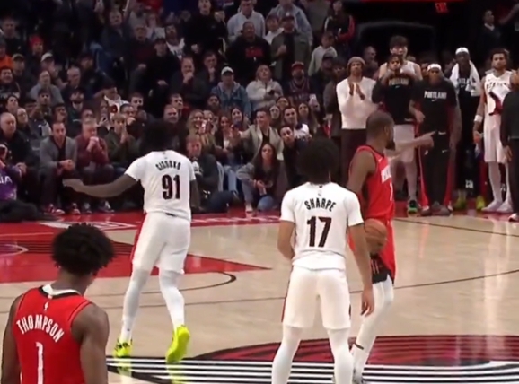 不悦开发者给与点球 杜兰专指着斯普利特开骂：软爆了！